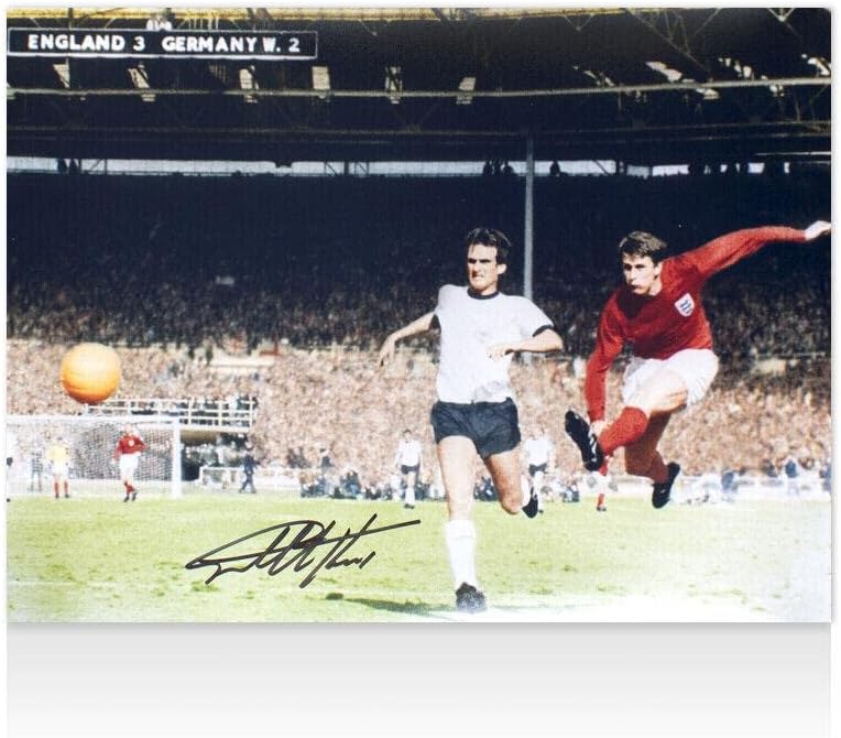 Sir Geoff Hurst Potpisan fotografija - Engleska protiv Zapadne Njemačke Cilj puna boja - Autografirane nogometne fotografije