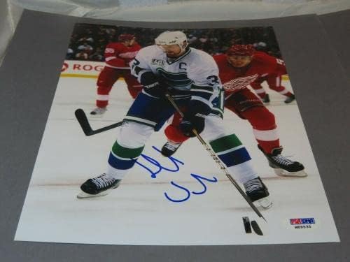 Henrik Sedin potpisao je Vancouver Canucks 8x10 Fotografija Autografirana PSA/DNA COA 1C - Autografirane NHL fotografije