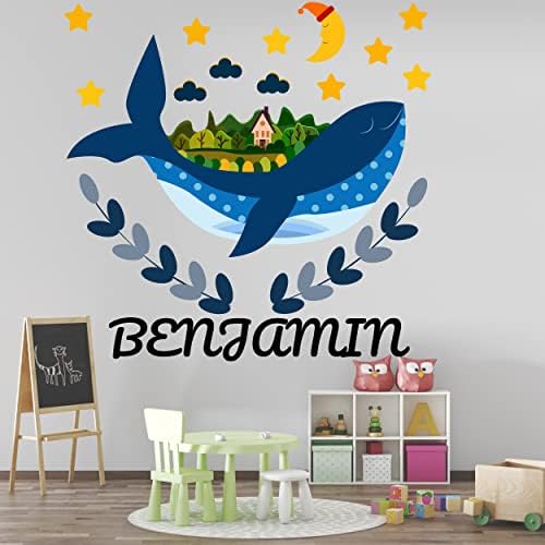 Personalizirani naziv kita zidna naljepnica za dječačke sobe - obojeni kit u vijencu okruženom slatkom dvoricom i mjesecom, zvijezdama,